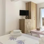Paros Melodia * Logaras